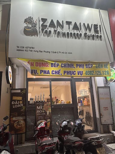 Ảnh trước quán trà sữa và mỳ bò Zan Tai Wei